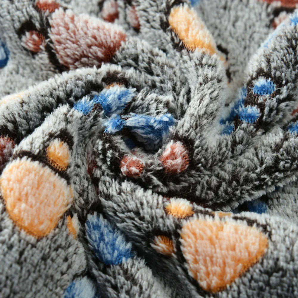 Winter Pet Blanket with Paw Print - Cozy Thicken Fleece Mat for Cats & Dogs