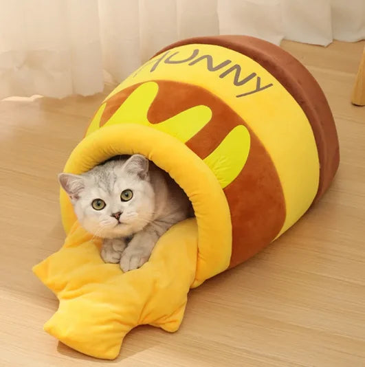 New Pet Nest Winter Warm Dog Den Cat Villa Plush Pets Mattress Small Frog Shape Semi Enclosed Kitten Puppy House Pet Supplies